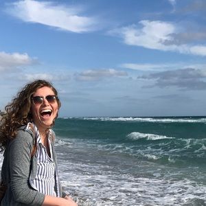 Meet your Posher, Abigail